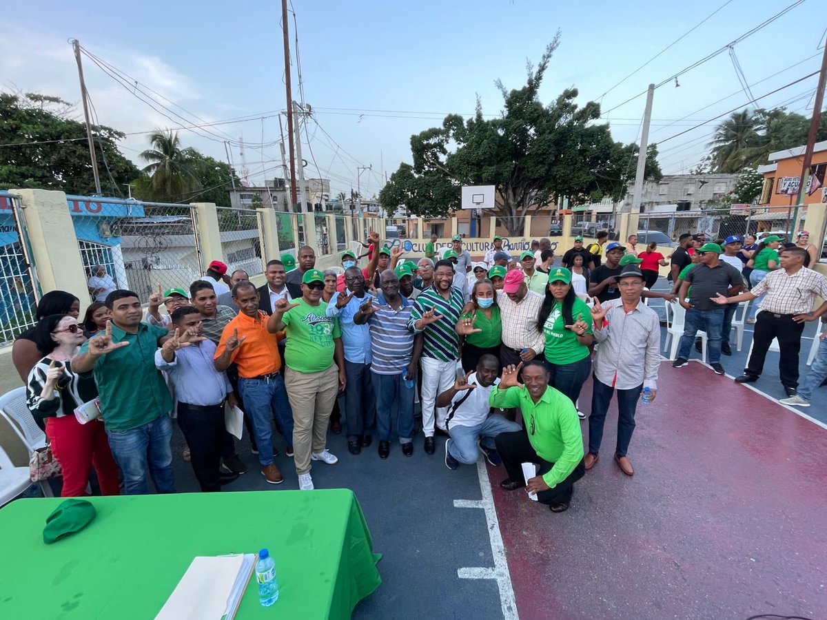 MFlorentinoJ's tweet photo. En el día de ayer domingo juramentacion de 4 direcciones medias en villa mella sur, la fuerza del pueblo se fortalece en Santo Domingo norte. https://t.co/DTyldXjzgW