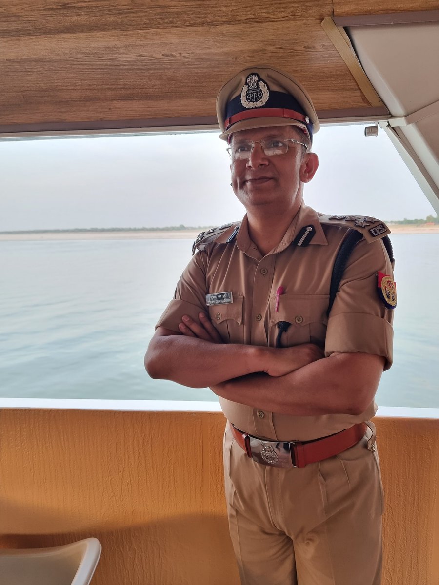 dubey_ips's tweet photo. "हमारे शब्दों मे जिम्मेदारी झलकनी चाहिए।
जाने अंजाने हमें कई लोग पढ़ते हैं। " https://t.co/TNCKVchZ6v