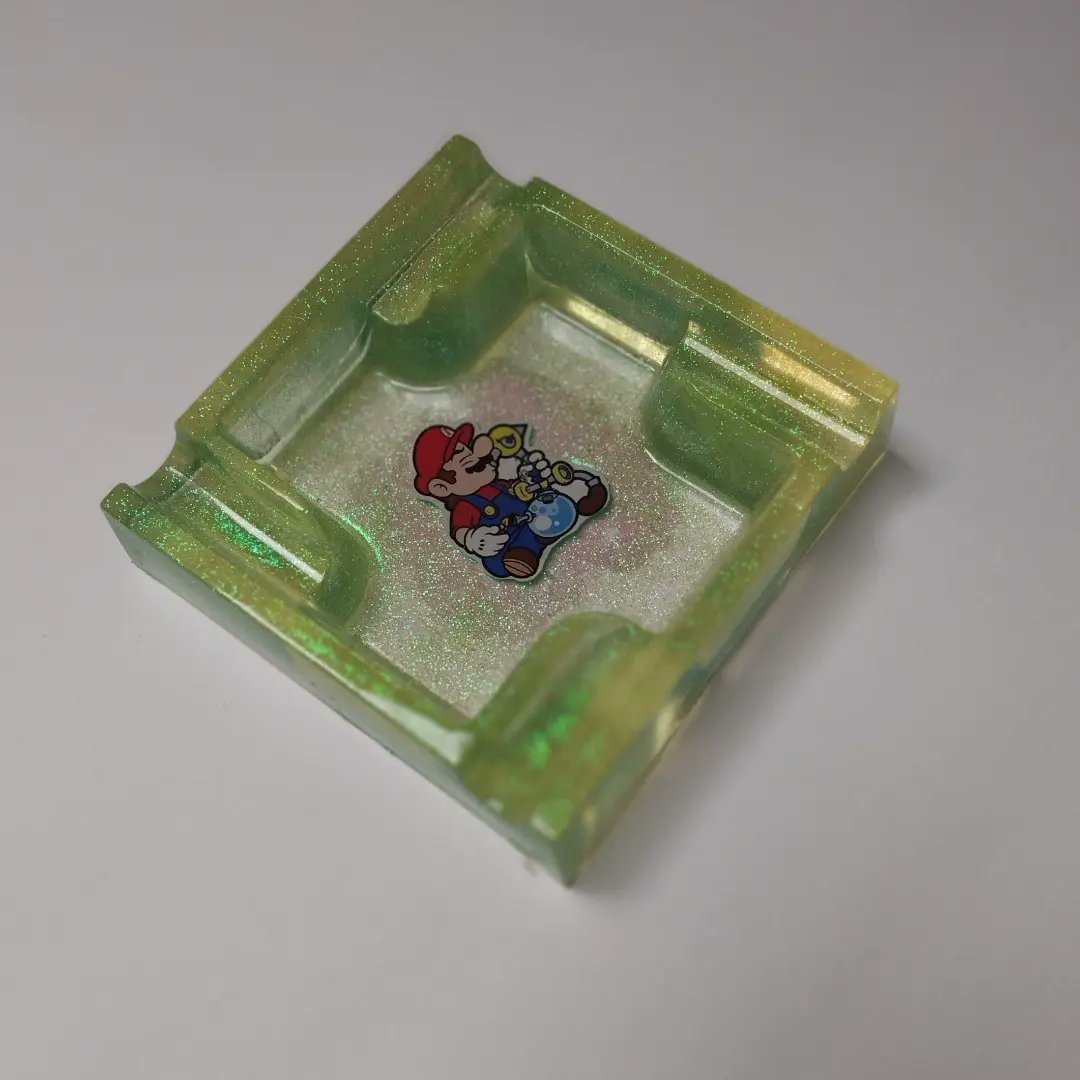 WickedCityResin's tweet photo. Love how this turned out! #resin #epoxyresin #resinart #ashtray #mario #glitter #handmade #resinwork #resinobsession https://t.co/lrYMgD6FK7