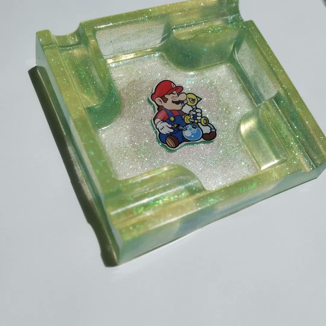 WickedCityResin's tweet photo. Love how this turned out! #resin #epoxyresin #resinart #ashtray #mario #glitter #handmade #resinwork #resinobsession https://t.co/lrYMgD6FK7