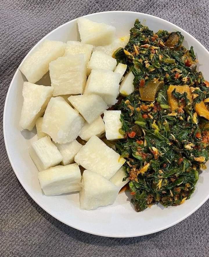 TuutuCcTv's tweet photo. A very good afternoon to everyone; All is settled with some boiled yam plated with vegetable sauce.
#Foodie
#EatGh
#foodblogger #foodtwt https://t.co/6bswjf20hr