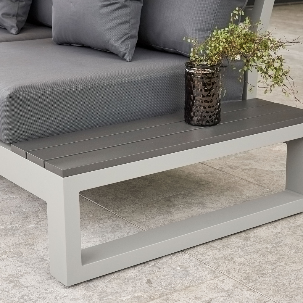 FishpoolsUK's tweet image. Create a chic contemporary outdoor space with our Biscayne Bay garden range. Featuring Textilene cushion covers filled with Fast Dry Foam, this set can be left outdoors throughout the summer.

#landscaping #outdoorfurniture #patio #garden #gardeninspiration #outdoordesign