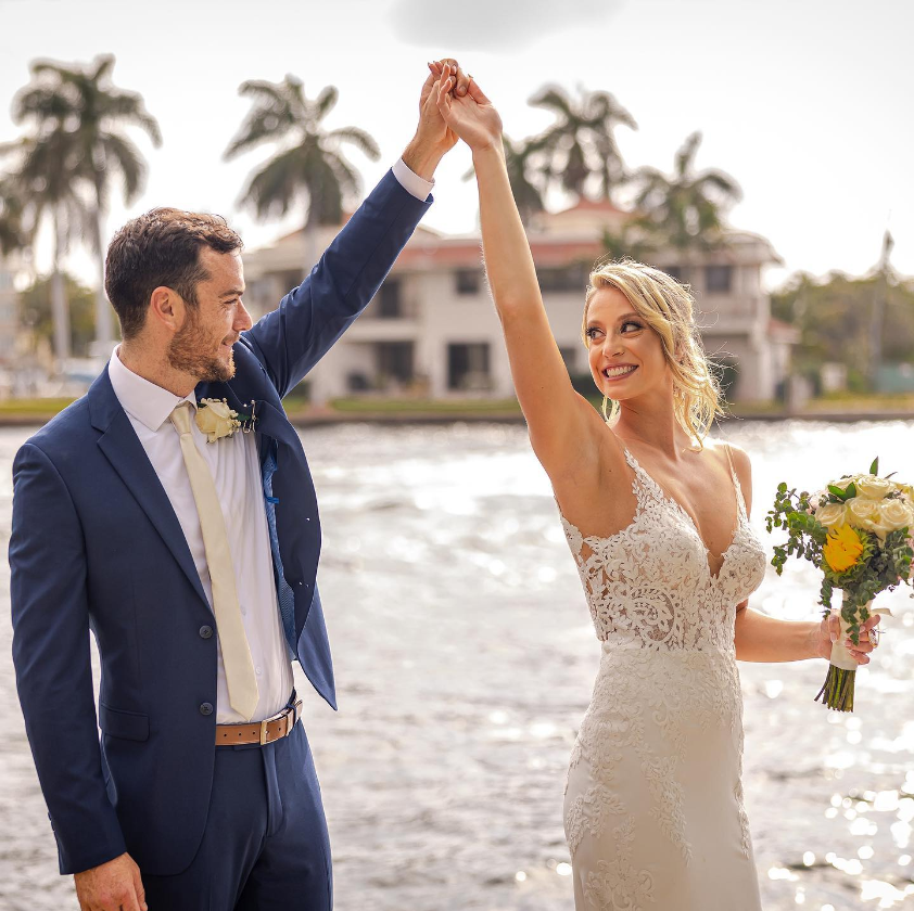 wedbug's tweet photo. This is the energy we are bringing into the week #happymonday 🌴☀️

#weddingbug #weddingbugstudios #weddingphotography #weddingphoto #weddingphotographer #weddingvideo #weddingvideos #weddingfilm #weddingcinema #weddingmoments #weddingday #wedding #weddings https://t.co/1pt8BgJnP1