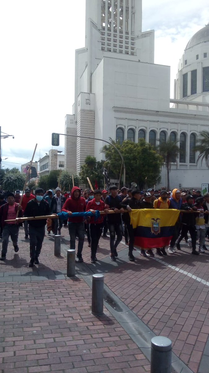 CotopaxiRc1's tweet photo. #Tungurahua se unió y ahora con fuerza compañeros #FueraLassoDictador todo un pueblo unido está encontrá de tu ineptitud https://t.co/Lccsq6Rr1E
