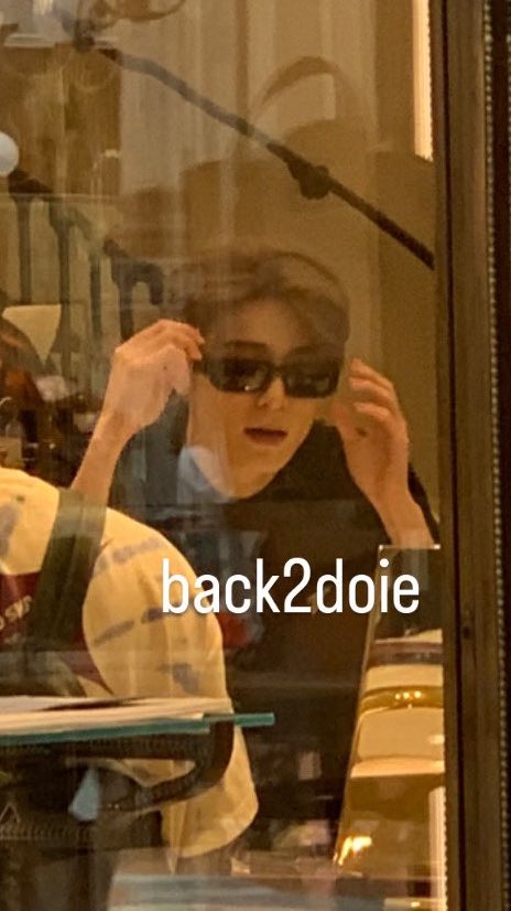 dearmyjae_'s tweet photo. คือมีใครใส่แว่นแล้วเป็นอย่างงี้ปะครับ เนี่ยครับ สังเกตดูดีๆนะครับ คือ มันหล่อ https://t.co/da9Kn7910Q