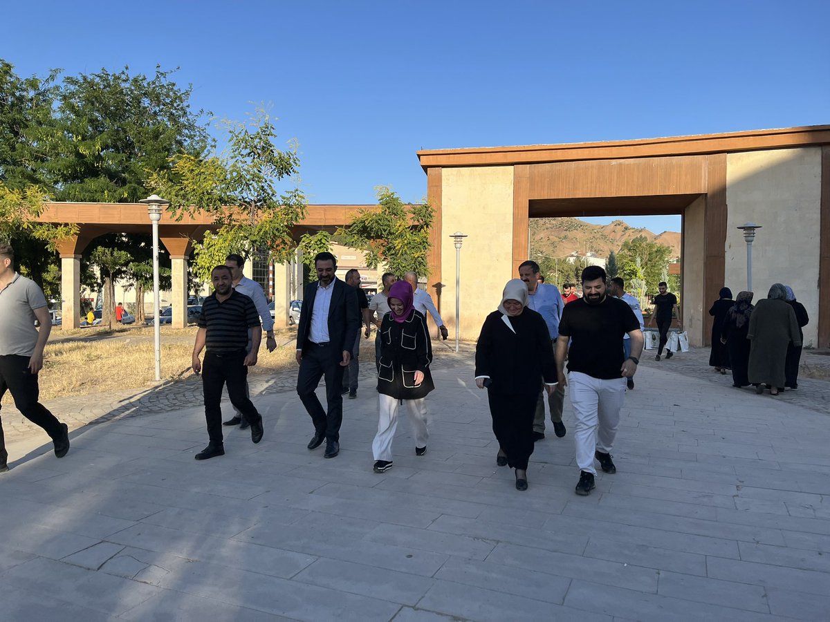 AvEkremOlgac's tweet photo. Genel merkez Sosyal Politikalar Başkan yardımcısı Sn @tubakoksal_, Bölge koordinatörü @yenercanisik ve Genel Merkez Kadın Kolları MKYK üyesi Sn  @bgurluk ile birlikte Veysel Karani belde belediye ba��kanımız Sn Murat Akgün ve Belde esnafımızı ziyarette bulunduk. https://t.co/wTnzeJU1ih