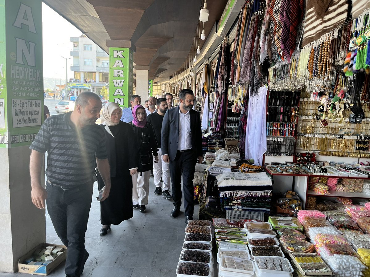 AvEkremOlgac's tweet photo. Genel merkez Sosyal Politikalar Başkan yardımcısı Sn @tubakoksal_, Bölge koordinatörü @yenercanisik ve Genel Merkez Kadın Kolları MKYK üyesi Sn  @bgurluk ile birlikte Veysel Karani belde belediye ba��kanımız Sn Murat Akgün ve Belde esnafımızı ziyarette bulunduk. https://t.co/wTnzeJU1ih