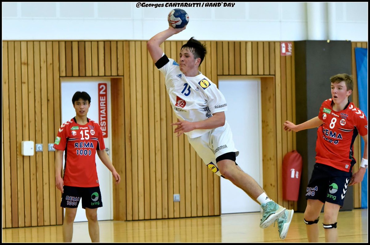 HandDayfr's tweet photo. EdF (M) | Les U17 une dernière fois sur le front avant les vacances 🇫🇷
#handball #bleuetfier #EdFM #U17
@JOLIGuillaume @FRAHandball
https://t.co/79HquHgxKN https://t.co/mFOXHLkH8T