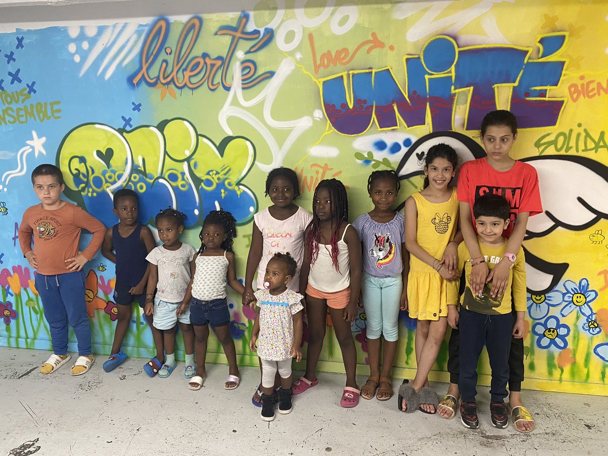 BrnoMorel's tweet photo. 16 petits « graffeurs » (6-11 ans) hébergés au centre Jourdan 75014 @EMMAUSolidarite dévoilent ce jour leur fresque réalisée en 3 séances avec l’aide de 2 artistes : Miaoutoo et Bogkal  du collectif Murals Asso 🙏👏👍 @leafiloche @carine_petit @carine_rolland @Prefet75_IDF https://t.co/e3bX2wEjBj