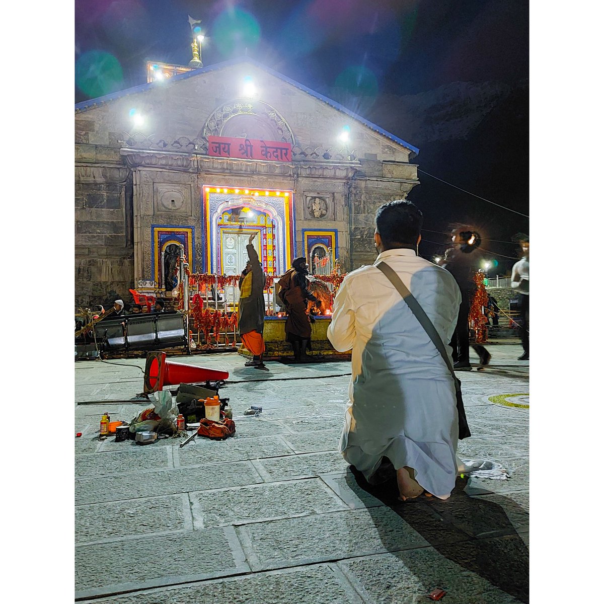 Agrimgupta2806's tweet photo. वह सब से ऊपर और सब कुछ है। वह संपूर्ण ब्रह्मांड||
हर हर महादेव❤️🙏🏻
#KedarnathTemple #Shivshankar
#Mahadev #Uttarakhand #omnamahshivaya #NewProfilePic https://t.co/q0QpuFgEJ5