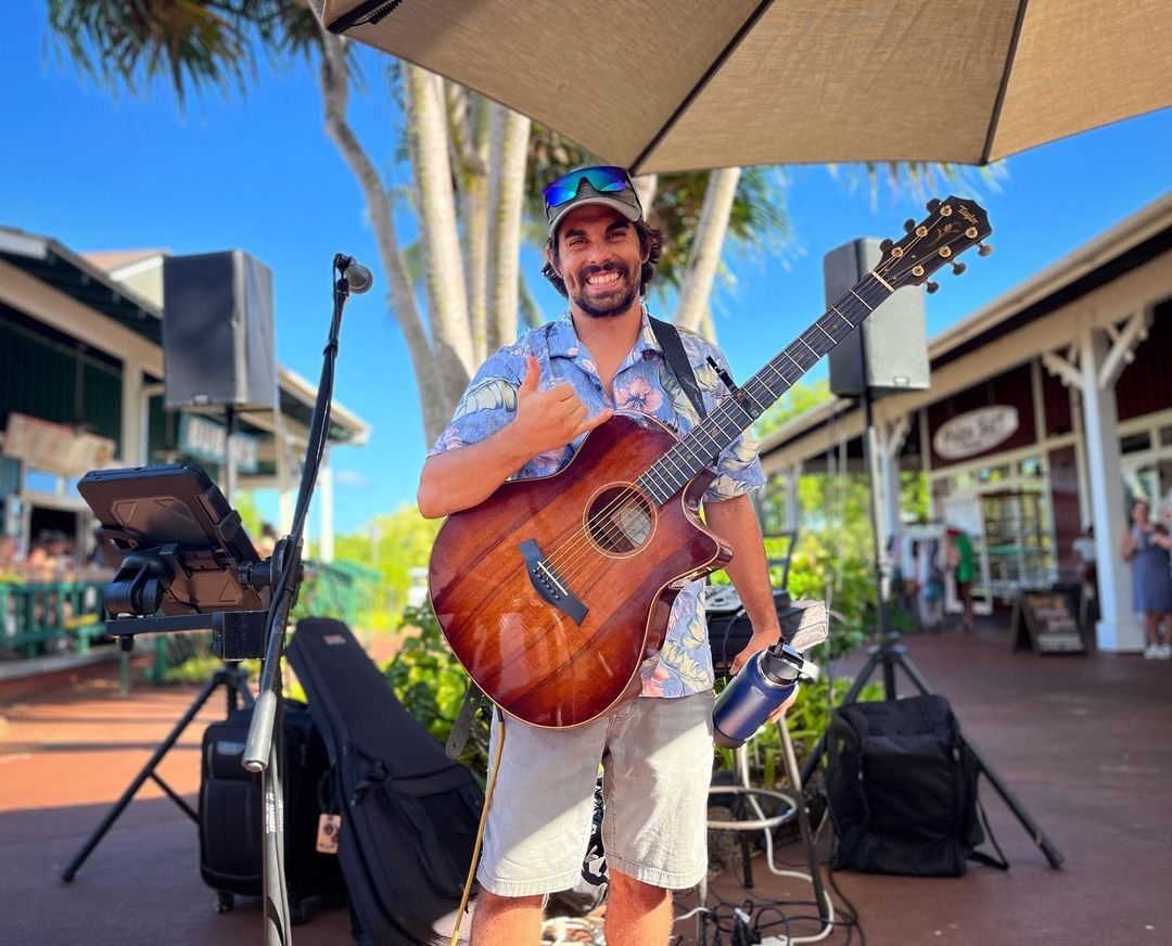 Our weekly Kaua‘i Culinary Market is more than just delicious produce and specialty treats - we are grateful to present Kauai's top musical talents such as singer and songwriter <a href="/DavidParsonsIII/">David Parsons III</a> - join us Wednesdays 3:30-6pm for the sweet sounds of Hawaii.
 📸: <a href="/AmazonJungleJen/">Jungle Jen</a>