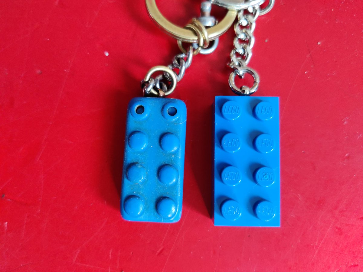 Vanhempi legoavaimenperä on 22v sitten lasten kanssa tehdyltä reissulta #Legoland'iin. Uudemman hankin juuri lastenlasten kanssa tehdyltä reissulta. Ainutlaatuinen brandi, joka pisti mut jo toisen kerran autoilemaan Tanskaan. #loma