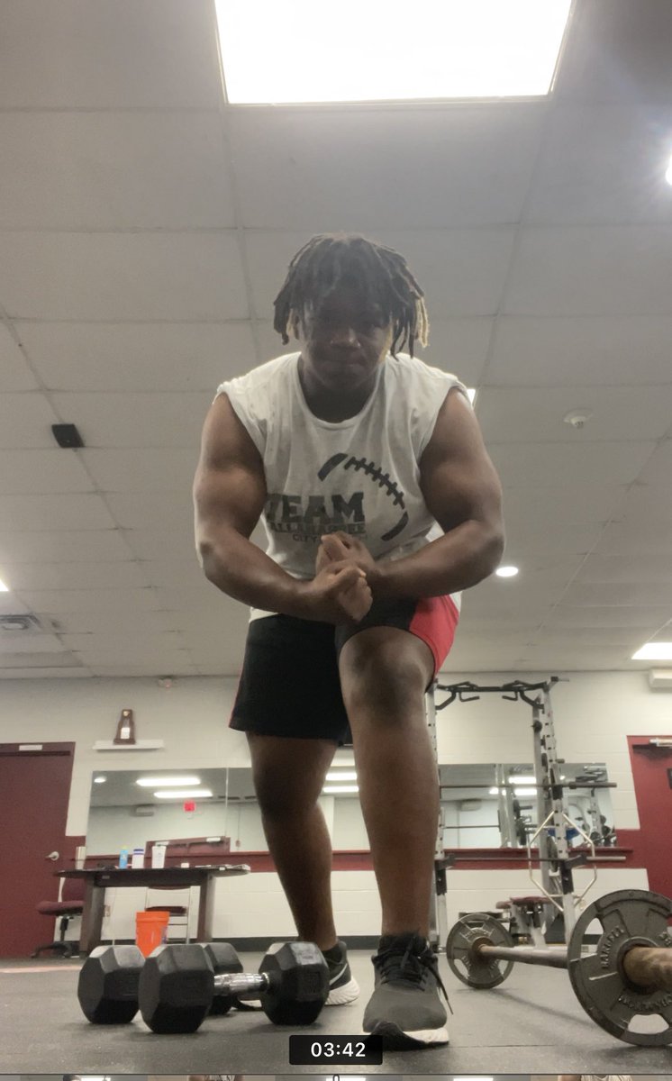 DallasJ_45's tweet photo. Grind don’t stop 🤫👏
Senior season 🤫 https://t.co/fxUPw8KCAx