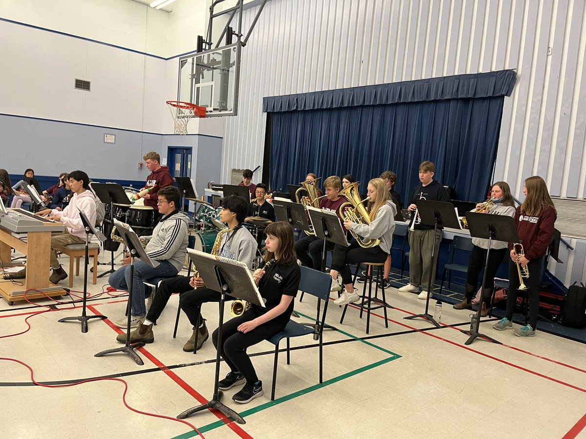 mdjhmusic's tweet photo. Feeder School tour 2022! Day 1 down. @RenniesRiver  @SFOAschool  @VElementary @NLESDCA @mdjh https://t.co/m4PFNIDE4X