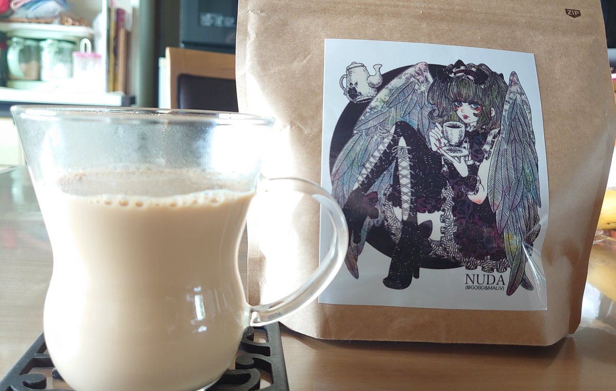 Made_by_Sakuya's tweet photo. 前々から気になっていた #チェシア・ラテ が届いたので早速開封。
(?香りが違う?）
カフェオレにしてみる。
(なんだこりゃ!?)
こんなに個性的な珈琲は初めてです。
複雑系珈琲と言いましょうか。
気になる方は美味しいからとにかく飲め！

#おうちカフェ
#ちゃんきーくっきー
#おうちカフェをご褒美に https://t.co/LtppSmxuc2