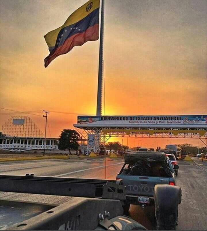 Cuantos RT me regalas a mi hermosa bandera de Venezuela.