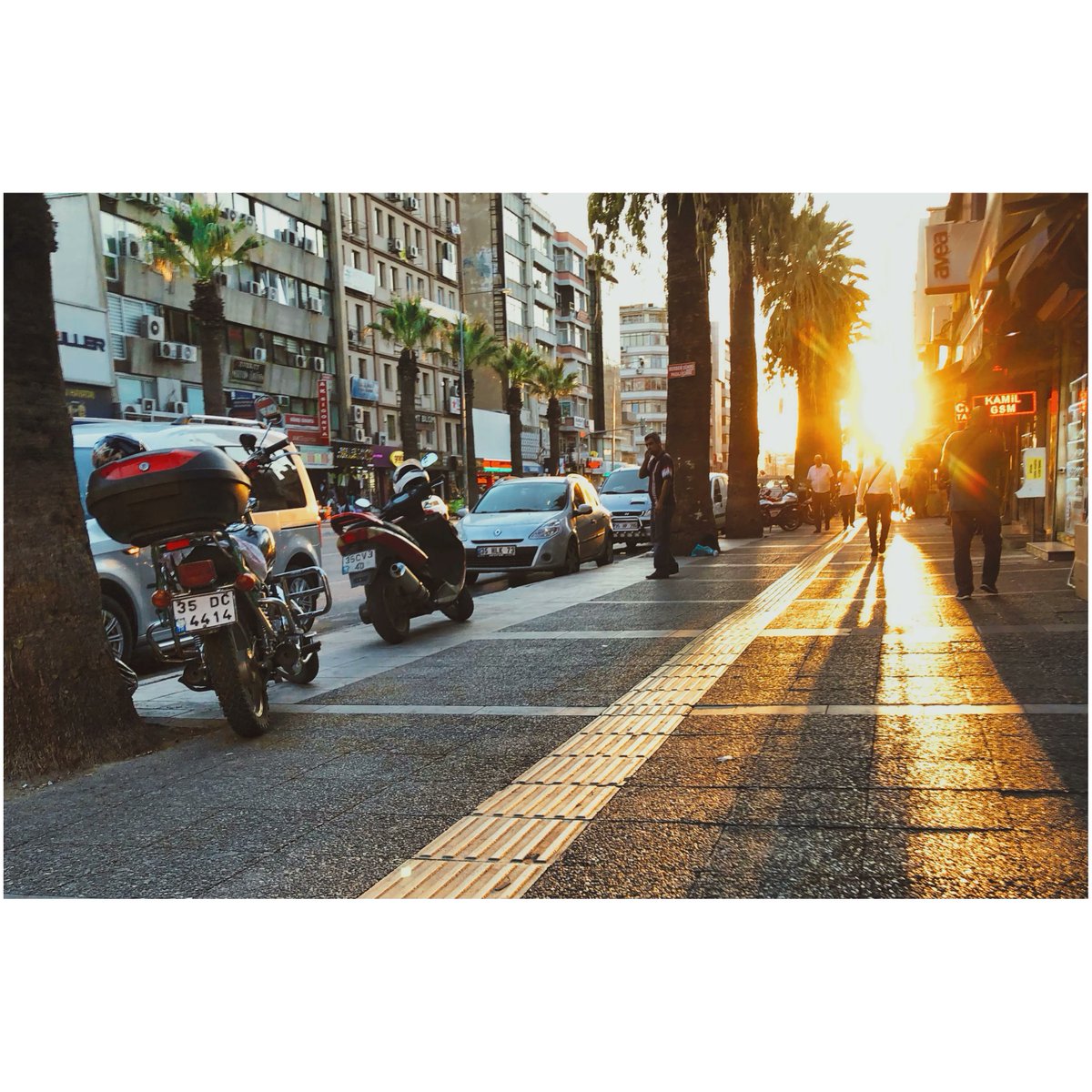NewYorkStMedia's tweet photo. Sunset Near Train Station #izmir #sunset #streetphotography #shadow #sunshadow #streetshadow #izmirsunset #turkey #izmirstreet #Silhouette https://t.co/XRJ2Ef90yc