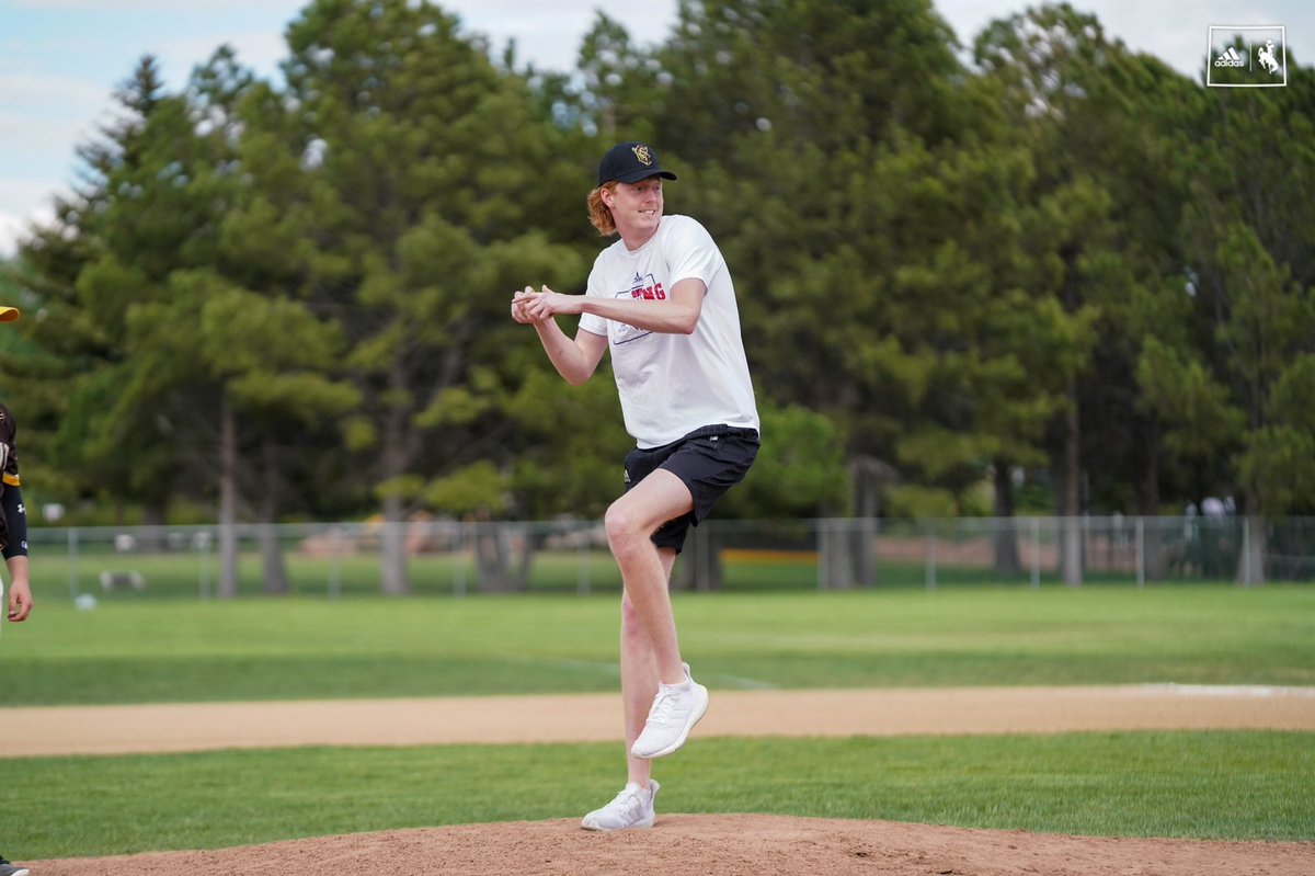 wyo_mbb's tweet image. He does it all. 

@nate_barnhart with the first pitch over the weekend for the @GemCityBison 🤠🆙