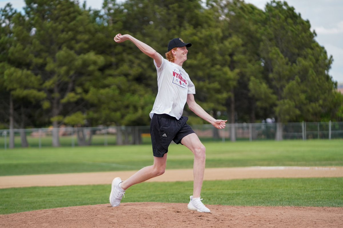 wyo_mbb's tweet image. He does it all. 

@nate_barnhart with the first pitch over the weekend for the @GemCityBison 🤠🆙