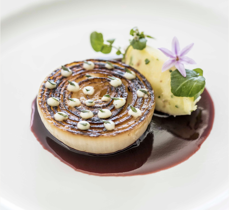 KahalaResort's tweet image. A &quot;steak&quot; even carnivores will crave: Maui Onion Steak with Fork-Crushed Potatoes and Thyme and Red Wine Jus. 

#atthekahala #vegetarianmenu #vegetarian #hokusatthekahala