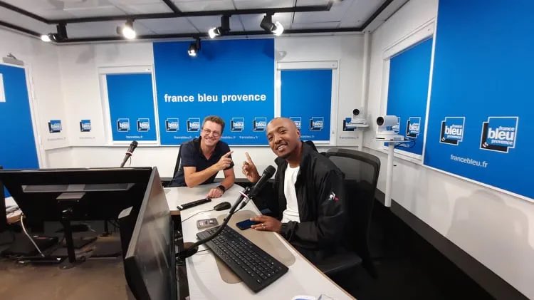 [ #PRESSE 🎤] 
Un grand merci à <a href="/Soprano/">@soprano</a> de nous avoir mentionné lors de son interview pour <a href="/francebleu/">Guédon Laurent</a> Provence. Nous sommes très heureux que Vapiano soit ton restaurant préféré à Marseille, nous adorons ton nouvel album et te souhaitons beaucoup de réussite pour la suite 🙌