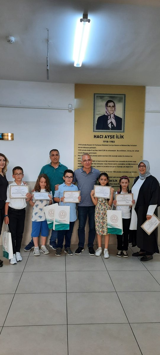 İlçemiz, Atasözleri ve Deyimler yarışmasında 3.olan öğrencilerimiz başarı belgelerini aldılar. Emeği geçen öğrenci, ogretmen ve idarecilerimizi tebrik ederim. <a href="/Harunfatsa/">Harun Fatsa</a> <a href="/Ayhanisik37/">Ayhan IŞIK</a> <a href="/KeciorenMEM/">Keçiören İlçe Milli Eğitim Müdürlüğü</a>