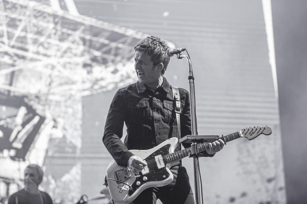 NoelGallagher's tweet photo. Kenwood, you looked good last night!
Kenwood House, London, 19.06.2022
📸: Sharon Latham / Gabi N-B
#NGHFBTour https://t.co/pijLVHAIJU