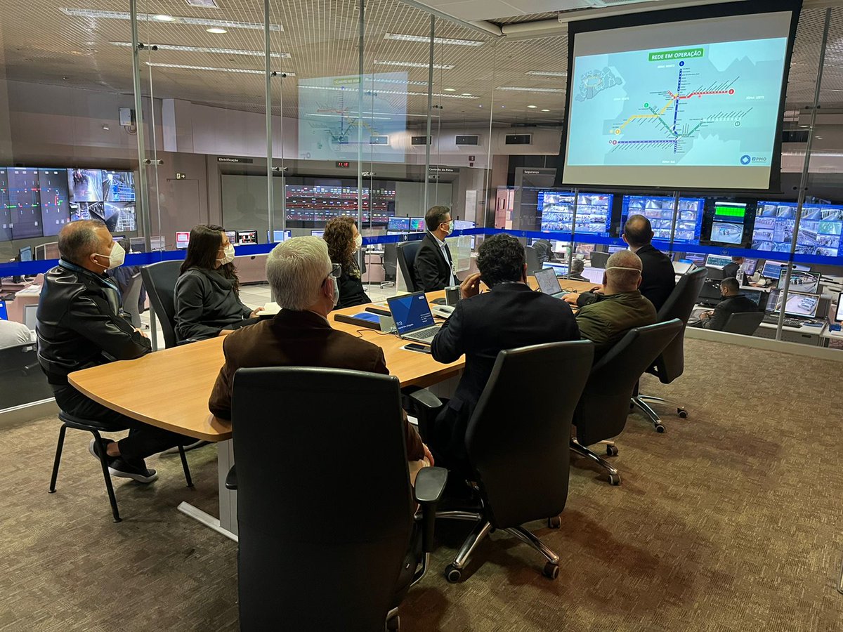 Representantes do Banco Interamericano de Desenvolvimento (BID) estiveram no Centro de Controle Operacional (CCO) para conhecer os planos de expansão do Metrô.