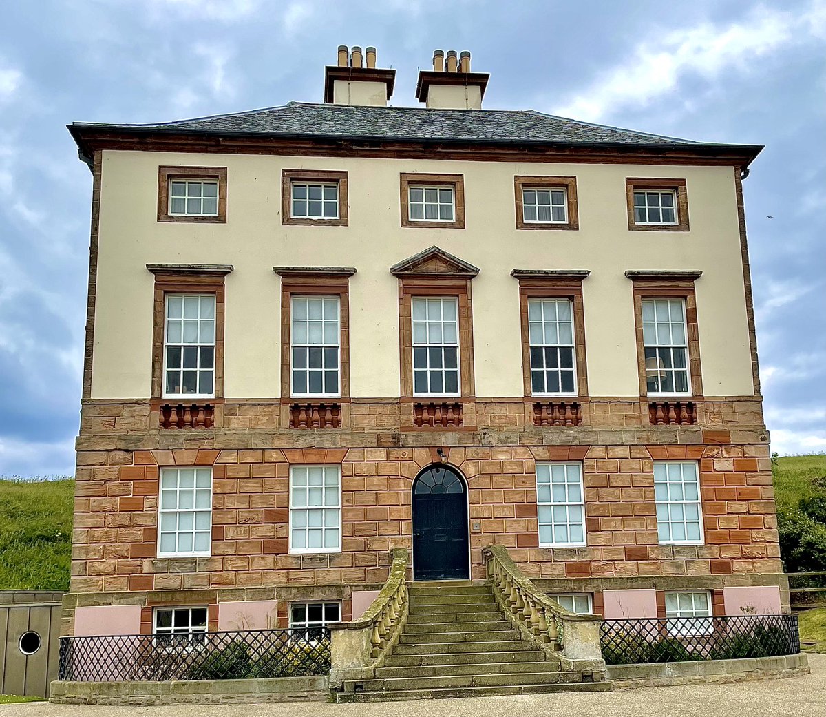 Berwickshire1st's tweet photo. Brilliant @HereScotland that #ScottishBorders &amp; D&amp;G in top 5 holiday destinations &amp;  Coldingham, Kircudbright &amp; Southerness in top 10! From coast to coast it’s worth a trip 
Most popular Scots holiday region announced as 'record number' book staycations https://t.co/dhmjTwds6E https://t.co/xe8XmCz822