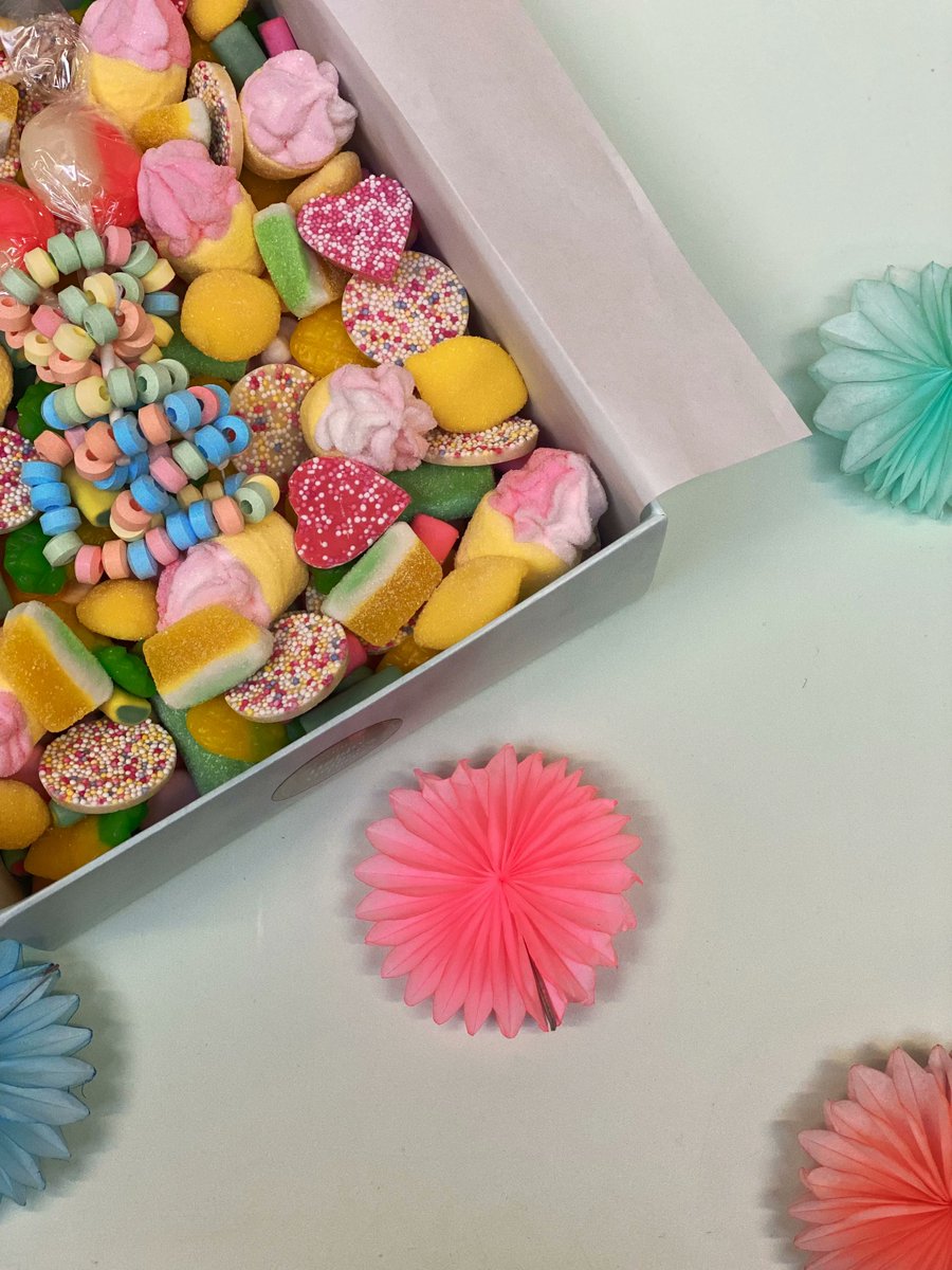 Sugarfinery1's tweet photo. There’s just a month left of school, where has the time gone?! 🫣 Show the amazing individuals shaping lives and paving the way for future generations, AKA teachers, some appreciation they so greatly deserve with treats from sugarfinery! Shop online while there’s still time. 🎓 https://t.co/BgHxYPZB6h