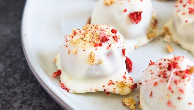 CooksMatches's tweet photo. Only 5 ingredients needed and no baking necessary! ๐คฏ
These Strawberry Shortcake Bites from @mealswithmaggie are the perfect summer treat!
Head over to @mealswithmaggie on Instagram or DM us for the link to the full recipe!
#recipe #dessert #cooksmatches #nobakerecipe https://t.co/Q4tNbA0GjJ