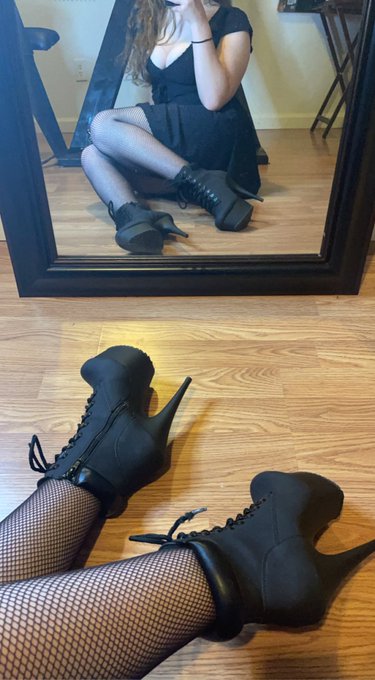 Pretty in black 💖 https://t.co/b2BvvkpcU3<a href="/tag/mvsales"class="tags"><span>#mvsales</span></a>