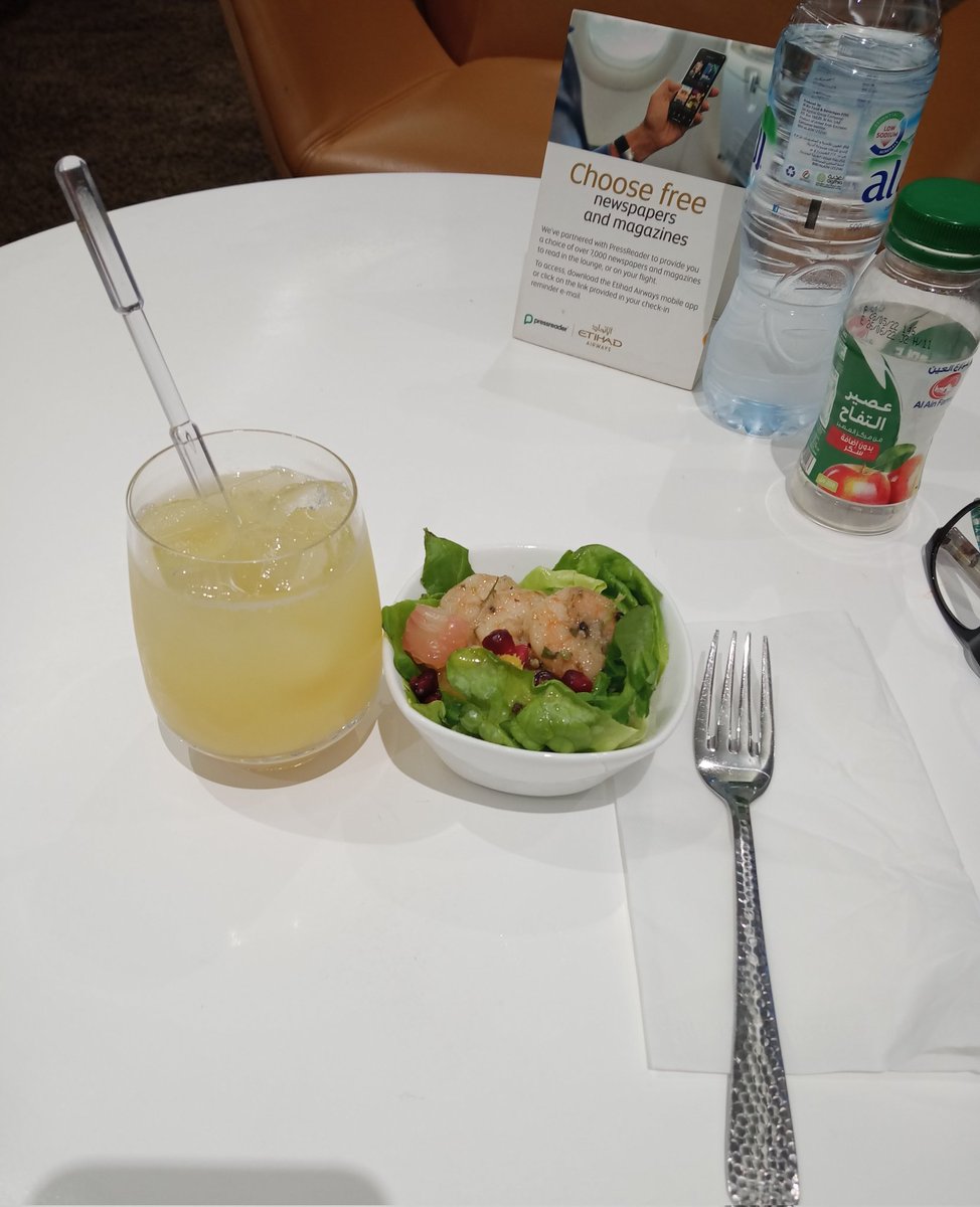 Jyn_Erso22's tweet photo. 4 hours pa! Long layover but not complaining, had a 2-hr sleep after I downed two glasses of 🍍 juice in Malibu coconut rum. Shower later before boarding. 🫰 https://t.co/Pd0k7xfByt