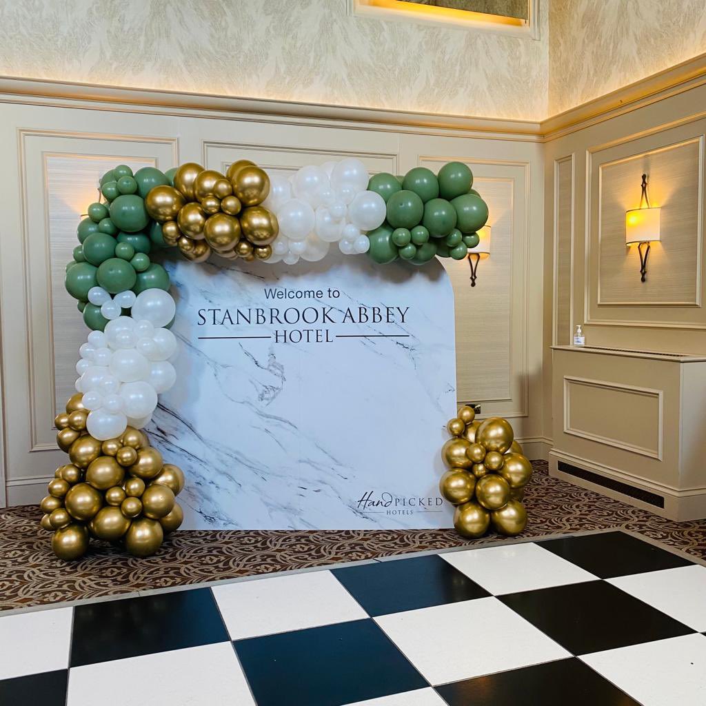 Something_Party's tweet photo. Here is one of our new balloon display welcome boards ( backdrop is 100% recyclable ♻️)🎈@UDLimited #balloondisplay #WorcestershireHour #backdrop #balloonshop https://t.co/0Uptpsy8G2