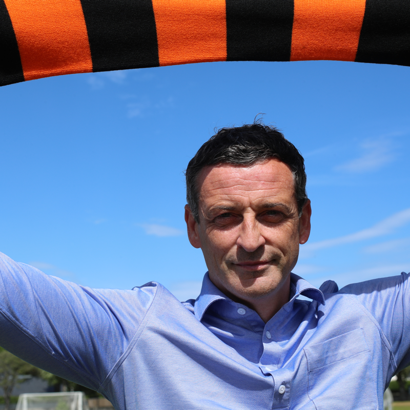 dundeeunitedfc's tweet photo. We are thrilled to announce Jack Ross as our new Head Coach 👔 

The 46-year-old joins on a two year-deal after successful stints in charge of Alloa, St Mirren, Sunderland and Hibernian.

Full story 👇