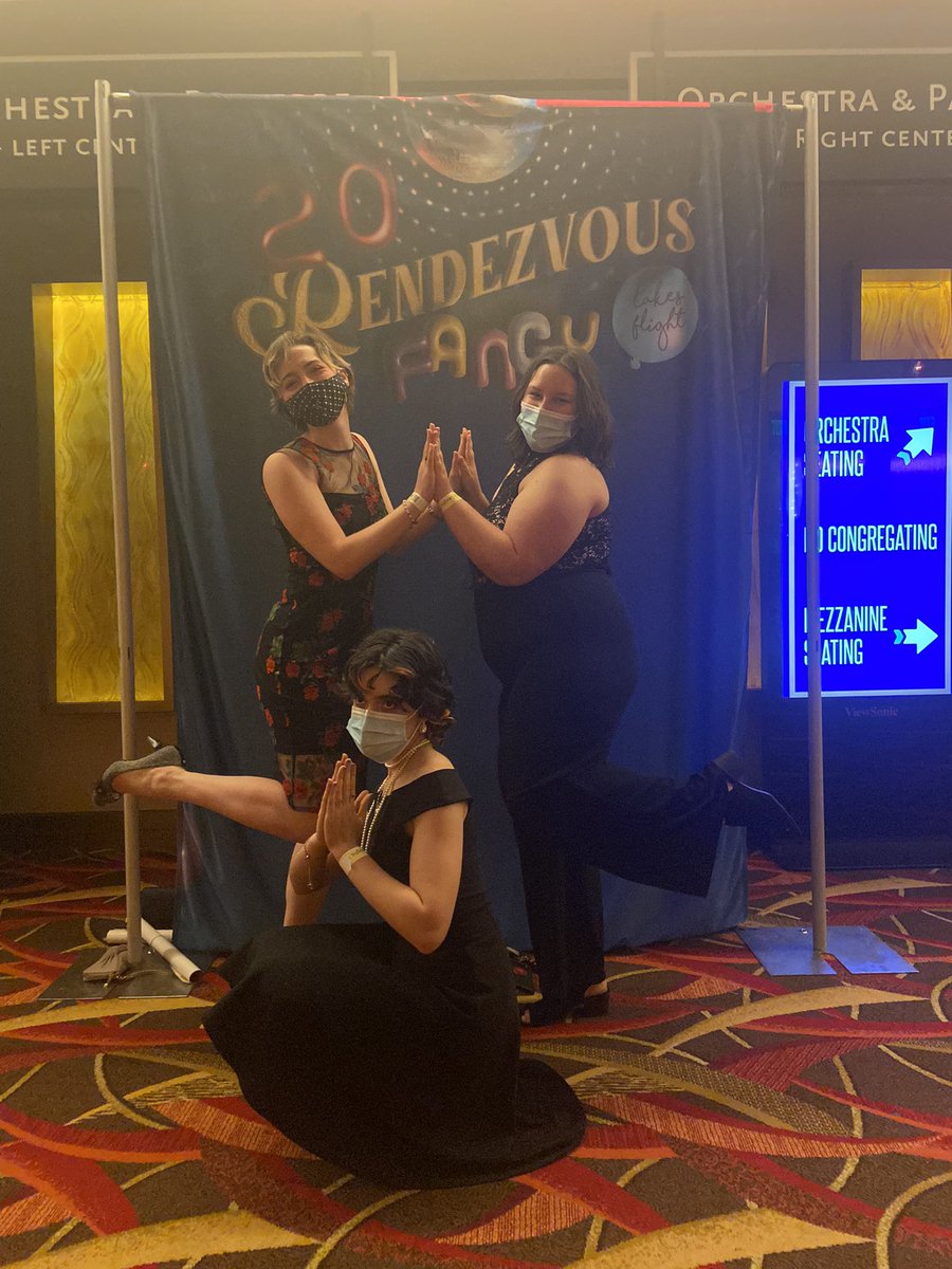 EmilyEisdorfer's tweet photo. We were fancy. We took flight. We talked about how and when to bring up the amount of spaghetti our son eats. Very good! #MBMBaMLive #20rendezvous https://t.co/2wbOqALh7k