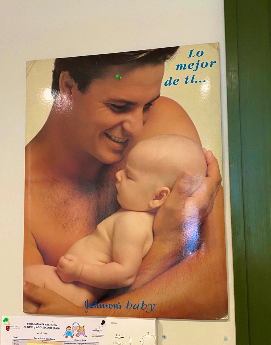 Cucortin's tweet photo. "Foto hecha en la consulta de la pediatra" Cuando @sanchezcastejon hacia anuncios #johnsons baby antes de ser #presidente https://t.co/F01K6LUpMF