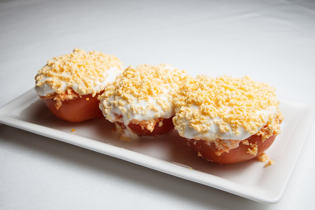 HotelCasaMasip's tweet photo. La semana arranca mejor con unos pinchos en nuestra terraza ¿que te parece? 
A por el lunes!!

#ezcaray #gastronomia #comidafresca #tartar #verano #bar #pinchos #raciones https://t.co/RsxV4oOYbu