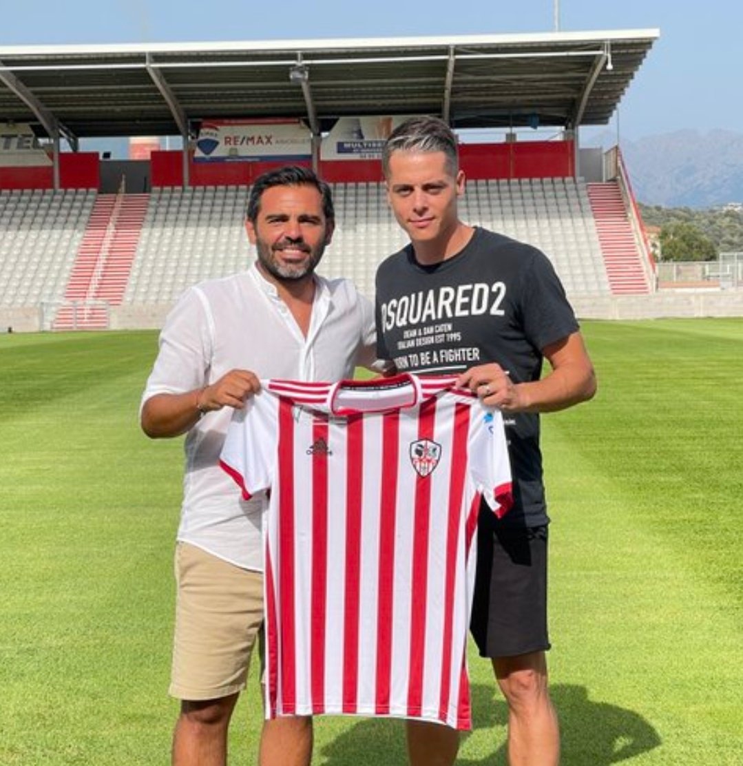 PeupleVertFr's tweet photo. 🚨 C'est officiel, Romain Hamouma quitte l'#ASSE, libre, et s'engage à Ajaccio ! https://t.co/Xr7fjJGEog