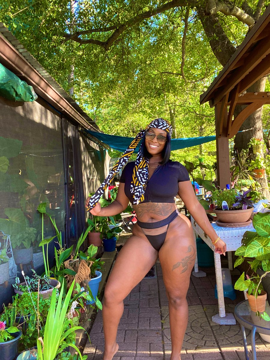 Y’all favorite auntie 🖤