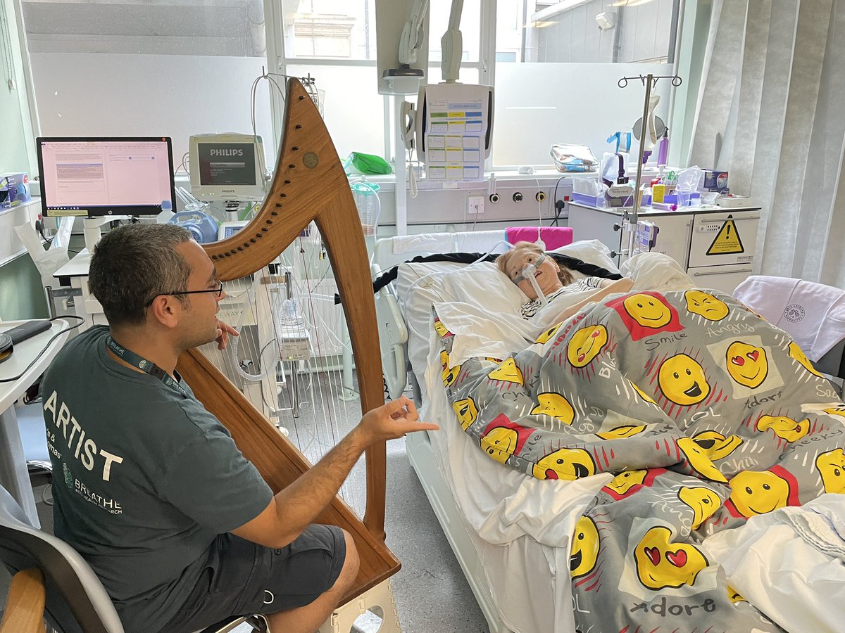 BnsJaneCampbell's tweet image. Day 30 @GSTTnhs: back in bed following setback at the weekend but lifted today by personal concert from @MarkLevinHarp courtesy of @BreatheAHR This place is the best for a tricky body like mine! @LClinical @NickHartThorax @johnpringdns @notdeadyetuk @UKHouseofLords @Jeremy_Hunt