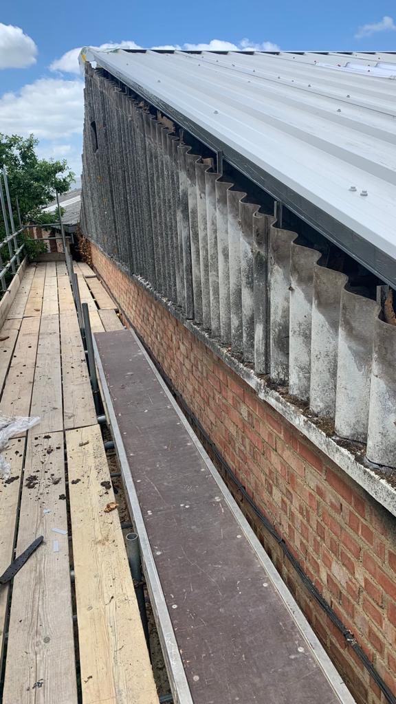 FirstFixGroup's tweet photo. #rawreth #essex #stripandresheet .
#scaffold up . Day 5 & #gable now stripped and ready for re #sheeting https://t.co/nJuGFryooY