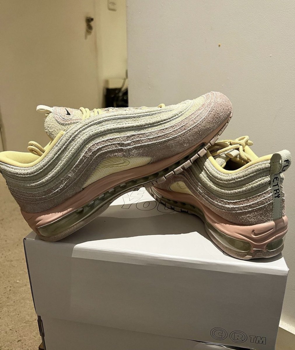MrFlowzFlowetry's tweet photo. Know The Name #Flowetry #NikeByYou #Nikebyyou @Nike @nikestore https://t.co/9V7pCm08UA