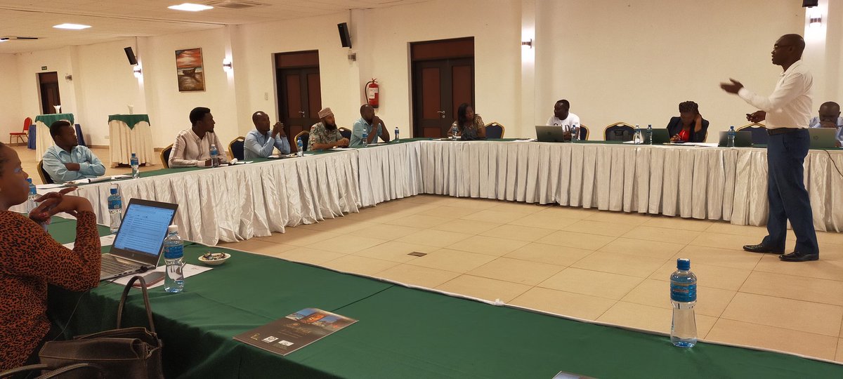 OAG_Kenya's tweet photo. Improving Oversight at the County level: Besides building the capacity of Clerks at the devolved units, OAG in partnership with @giz_gmbh are developing a handbook to guide the operations of the Counties Public Accounts and Investments Committees.
#EnhancingAccountability https://t.co/nLjnKjX8Zy