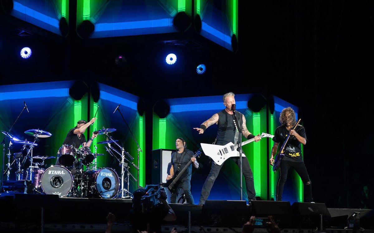 MetSince1981's tweet photo. 📸 @Metallica: Presentación en el @FirenzeRocks en el Visarno Arena Firenze de Florencia, Italia 🇮🇹 19 de Junio 2022.
#Metallica #MetAtFirenzeRocks #FirenzeRocks #FirenzeRocks2022 #FR22 #FifthMember #MetFans #MetFamily #METALLICAMetalUpYourAss🗡🚽 https://t.co/VJXQYIxvFt