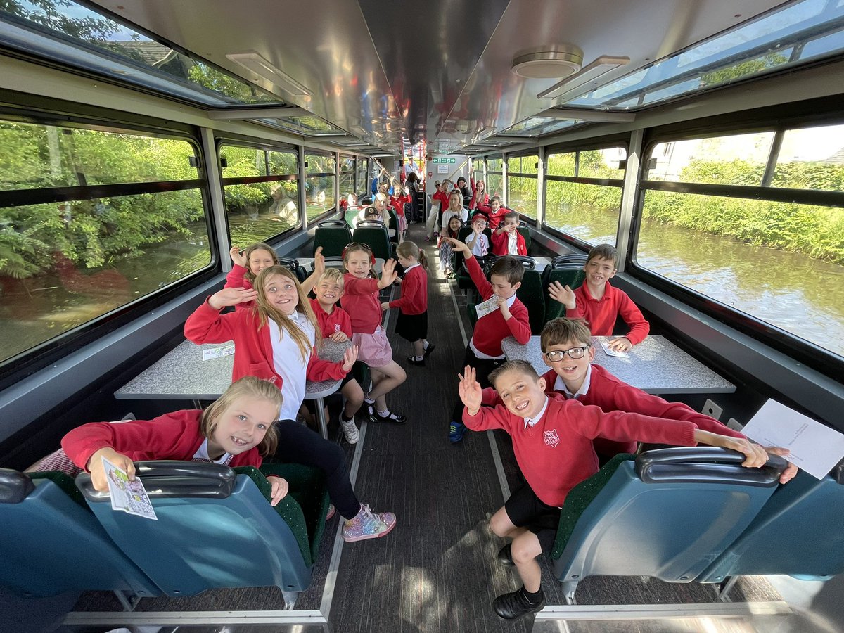 SaintJosephsRC's tweet photo. P3 had a wonderful trip learning all about the Union Canal, water safety and having a trip on the narrow boat. Lots of waving at people and spotting the ducks too! #unioncanal #LUCS #200thanniversaryunioncanal #WaterSafety https://t.co/mYFaaMOXmw
