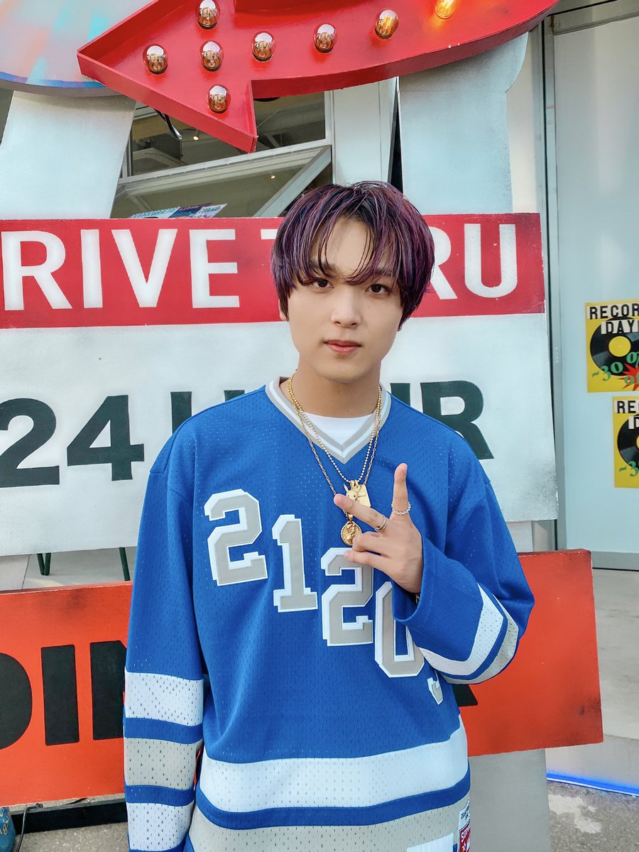 donghchyuk's tweet photo. Blue sky in front of me is such a good view, the weather is so nice it's hotter but it'll better. https://t.co/GJU2jhYSkN