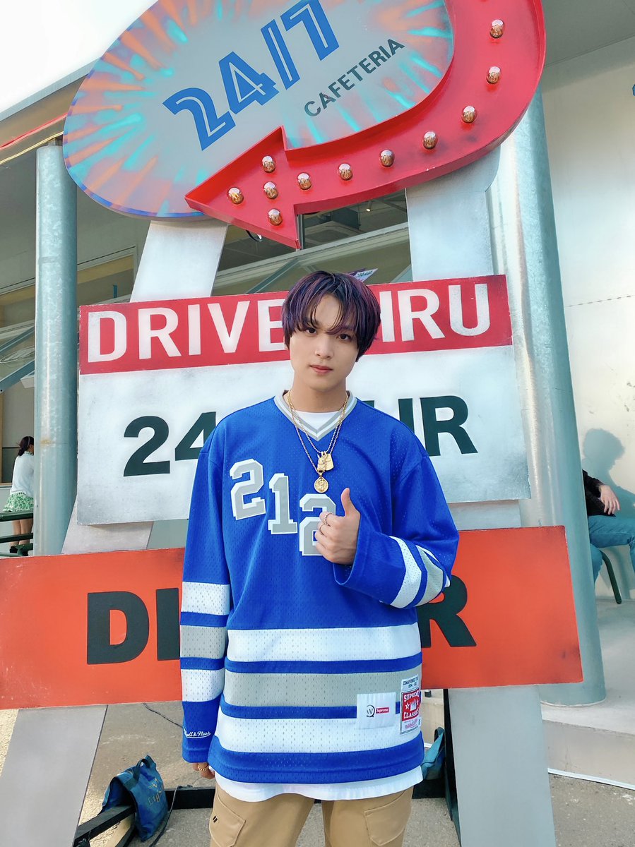 donghchyuk's tweet photo. It's zoom out mode. https://t.co/JbbC5sCFo8