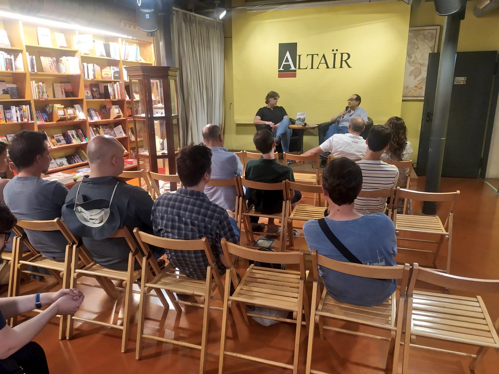 Comença la presentació de 'La Carrera de la Paz' (<a href="/Blticaeditoria1/">Báltica Editorial</a>) de <a href="/MarcosPereda2/">Marcos Pereda</a> al #FòrumAltaïr!

Ciclisme, socialisme i la història d'Europa.

🗣️ <a href="/jmvillarroya/">jose mig villarroya</a>: "La Carrera de la Paz empezó después de la II Guerra Mundial en una Europa del Este completamente destruída".