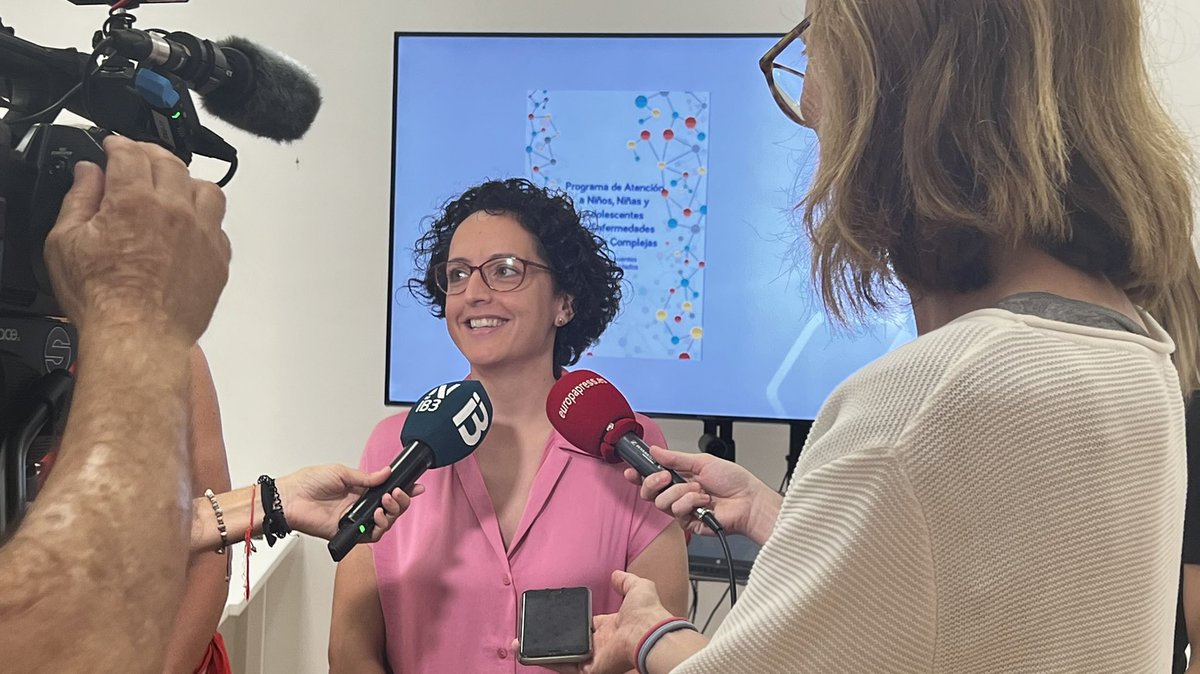 MeryVGB's tweet photo. Hoy se ha presentado el Programa d'Atenció a Infants i Adolescents amb Malalties Cròniques Complexes (PCCIN). 
Detrás hay años de trabajo, ilusión, y sobre todo un equipo espectacular que brindará a estos niños y sus familias la atención que necesitan. 

Enhorabuena equipo!! 👏🏻👏🏻 https://t.co/L1U6i4Q0gi